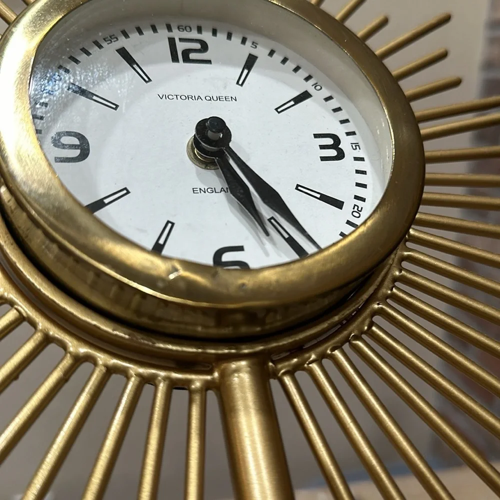 Victoria Queen Atomic Starburst Clock
